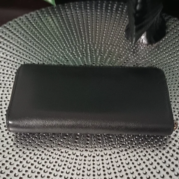 Tory Burch Black Wallet with Gold Logo - Picture 3 of 6